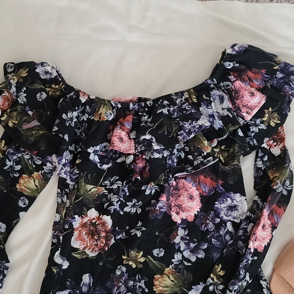 H&M Ruffled Blouse Sz Small - Picture 2 of 2